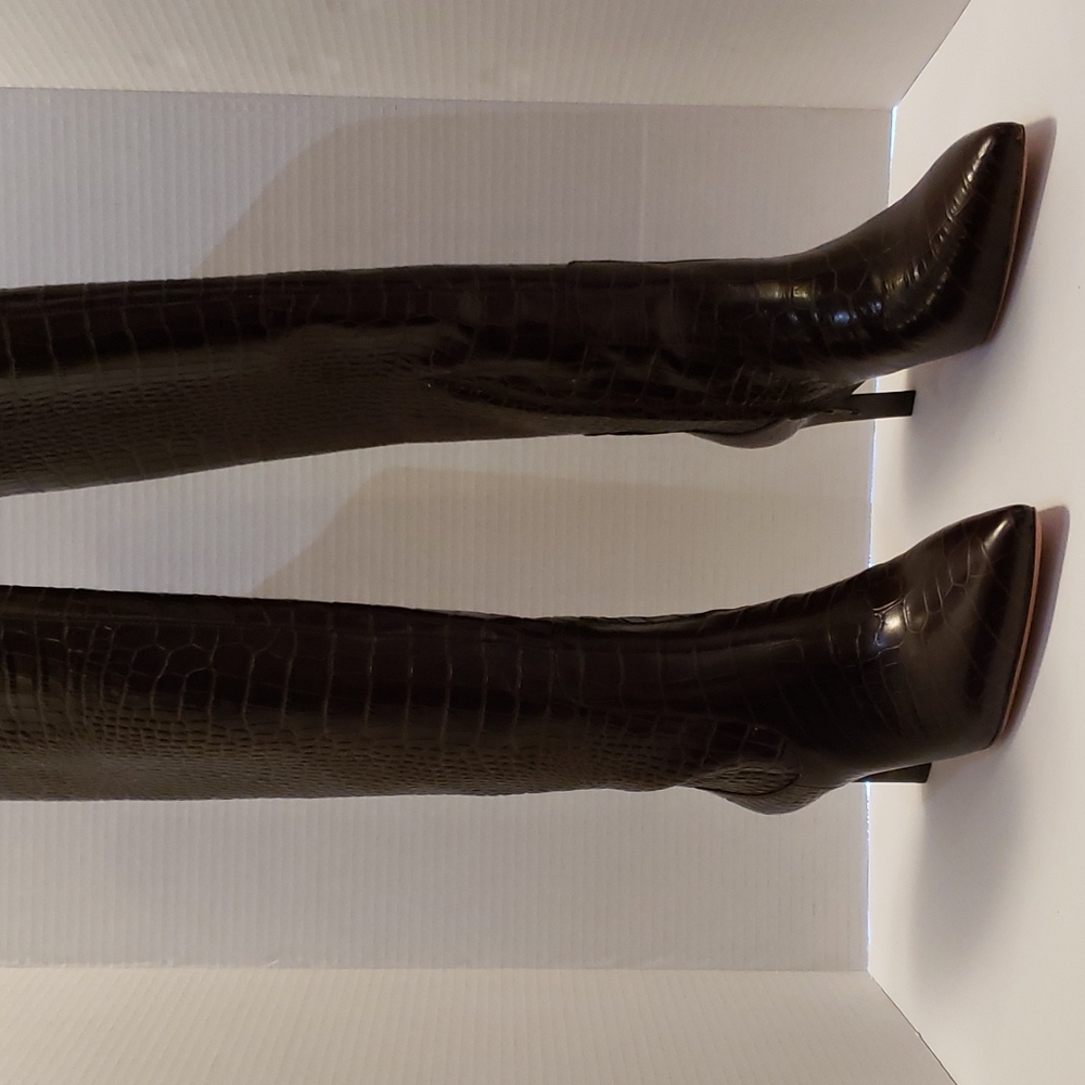Elegant Black Croc-Embossed Heels